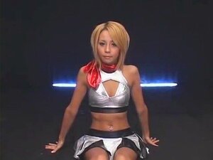 驚くべき日本の女の子、綾音リカが素晴らしい小さなおっぱいのJAV映画に出演。