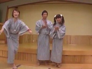 欲求不満の日本人少女、愛音まひろが最も熱い指マン、フェラチオJAVクリップ
