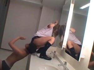 素晴らしい日本の女の子、桐生さくらが素晴らしいクンニリングスJAVシーンで登場