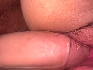 Mira como le abro la vagina a mi mejor amiga