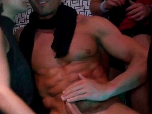 Real cutie skanks giving blowjobs. Real cutie skanks giving blowjobs and getting fucked hardcore