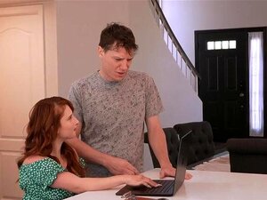 義母は若い男性に娘を幸せにする方法を教えます。小柄で可愛いアリスは、喜ばせたがっているのを見ながら、Rionが大人のセクシーな赤毛にどのように満足するかを学びます。