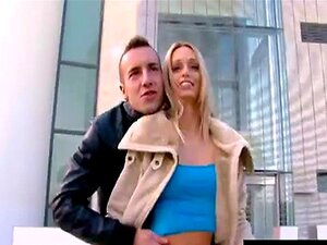 Cutie banged the street