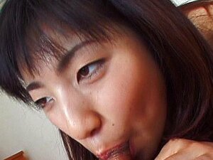 Squeaking and fucking before peeing