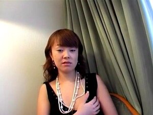 さつき舞 毛深いワレメを擦りつけクリトリスにバイブ