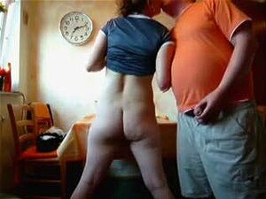 Liegt Auf Dem Bauch porn videos at Xecce.com